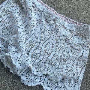 WHITE CROCHET SHORTS